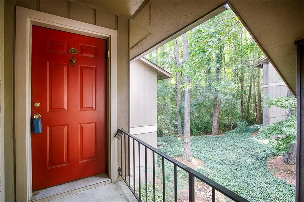 8740 Roswell Road Unit 10h, Sandy Springs, Georgia 30350, 2 Bedrooms Bedrooms, ,2 BathroomsBathrooms,Residential,Sold,8740 Roswell Road Unit 10h,5908079