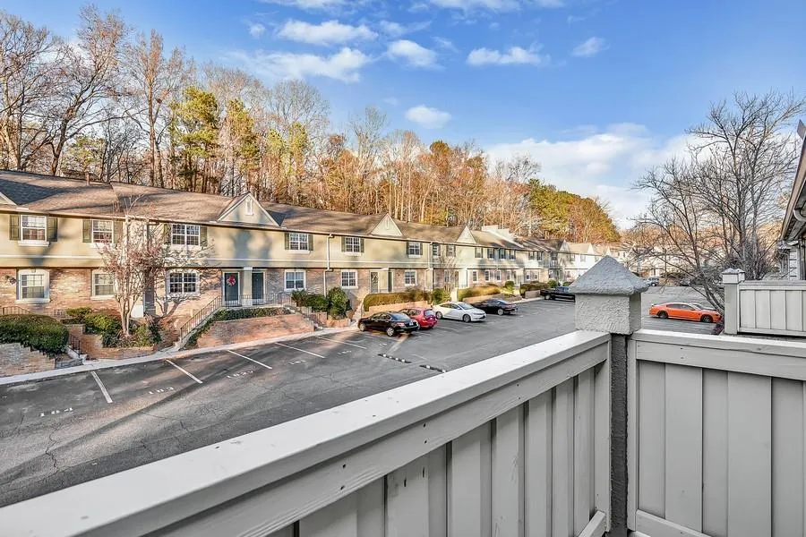 6900 Roswell Road Unit Q22, Sandy Springs, Georgia 30328, 2 Bedrooms Bedrooms, ,2 BathroomsBathrooms,Residential,Sold,6900 Roswell Road Unit Q22,6619627