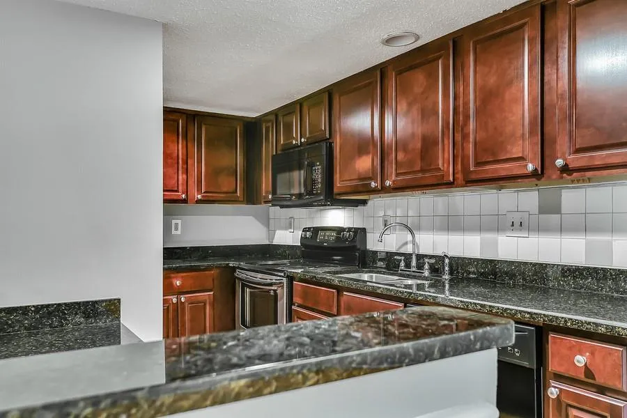 6900 Roswell Road Unit Q22, Sandy Springs, Georgia 30328, 2 Bedrooms Bedrooms, ,2 BathroomsBathrooms,Residential,Sold,6900 Roswell Road Unit Q22,6619627