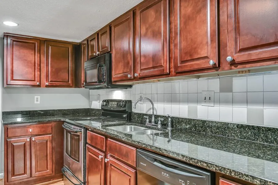 6900 Roswell Road Unit Q22, Sandy Springs, Georgia 30328, 2 Bedrooms Bedrooms, ,2 BathroomsBathrooms,Residential,Sold,6900 Roswell Road Unit Q22,6619627