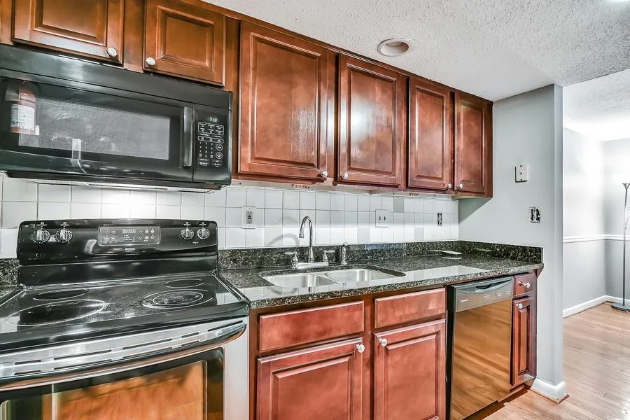 6900 Roswell Road Unit Q22, Sandy Springs, Georgia 30328, 2 Bedrooms Bedrooms, ,2 BathroomsBathrooms,Residential,Sold,6900 Roswell Road Unit Q22,6619627