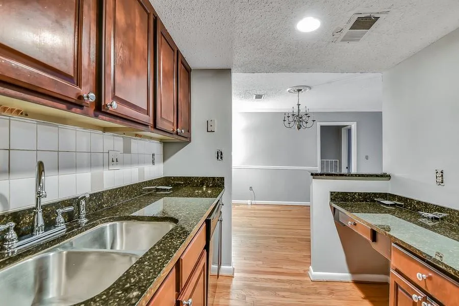 6900 Roswell Road Unit Q22, Sandy Springs, Georgia 30328, 2 Bedrooms Bedrooms, ,2 BathroomsBathrooms,Residential,Sold,6900 Roswell Road Unit Q22,6619627