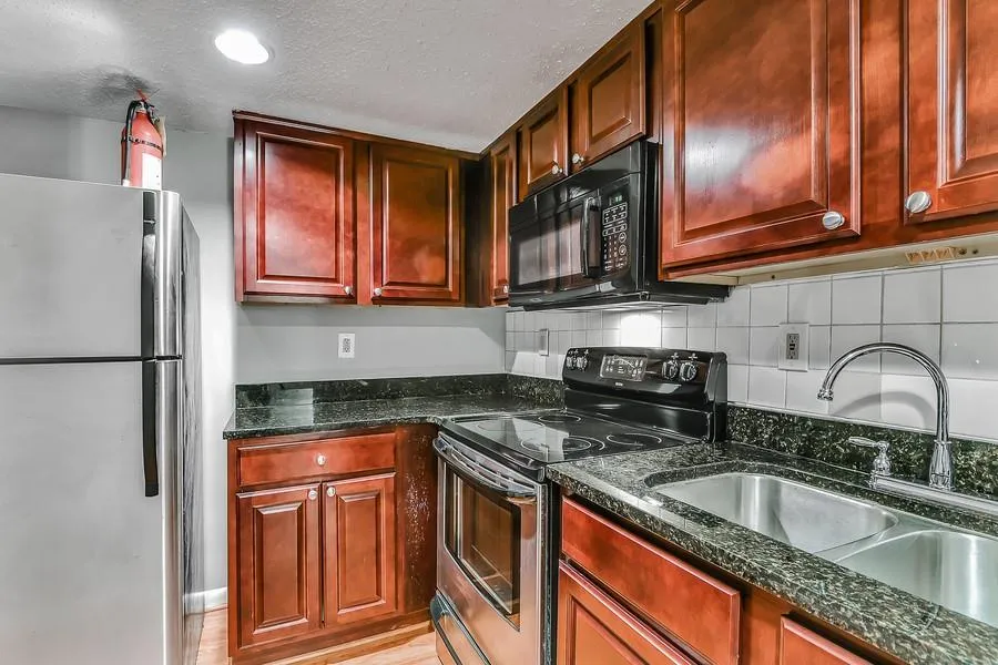6900 Roswell Road Unit Q22, Sandy Springs, Georgia 30328, 2 Bedrooms Bedrooms, ,2 BathroomsBathrooms,Residential,Sold,6900 Roswell Road Unit Q22,6619627