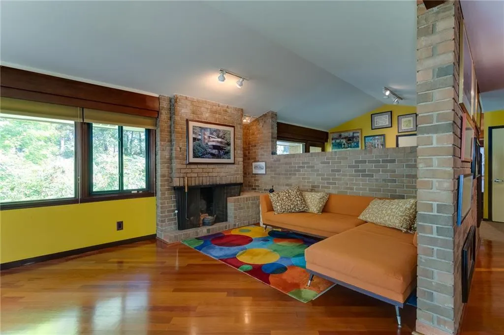 610 Bridgewater Drive, Sandy Springs, Georgia 30328, 3 Bedrooms Bedrooms, ,3 BathroomsBathrooms,Residential,Sold,610 Bridgewater Drive,6961271