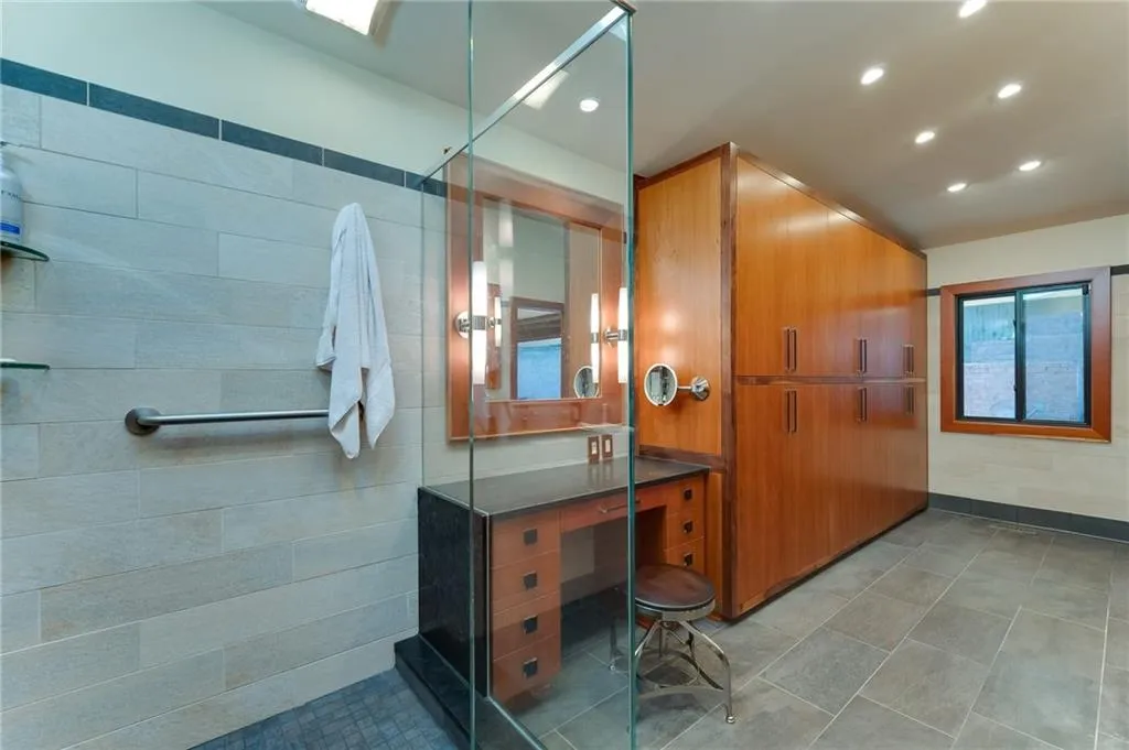 610 Bridgewater Drive, Sandy Springs, Georgia 30328, 3 Bedrooms Bedrooms, ,3 BathroomsBathrooms,Residential,Sold,610 Bridgewater Drive,6961271