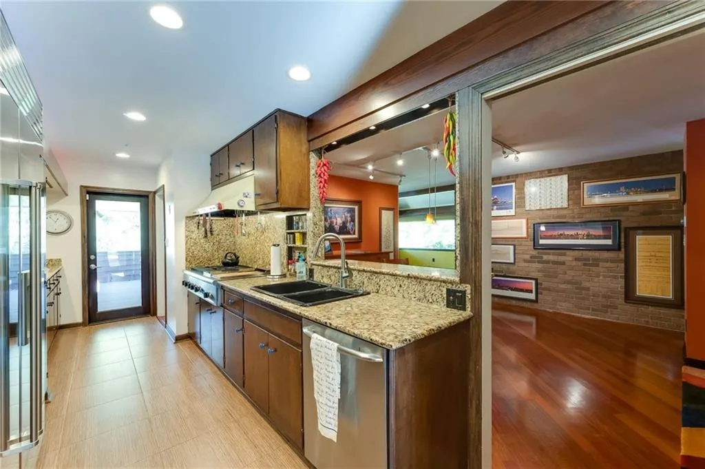 610 Bridgewater Drive, Sandy Springs, Georgia 30328, 3 Bedrooms Bedrooms, ,3 BathroomsBathrooms,Residential,Sold,610 Bridgewater Drive,6961271