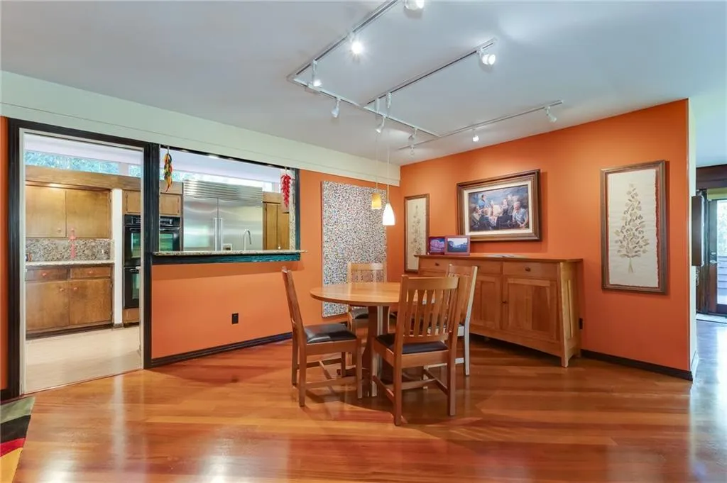 610 Bridgewater Drive, Sandy Springs, Georgia 30328, 3 Bedrooms Bedrooms, ,3 BathroomsBathrooms,Residential,Sold,610 Bridgewater Drive,6961271