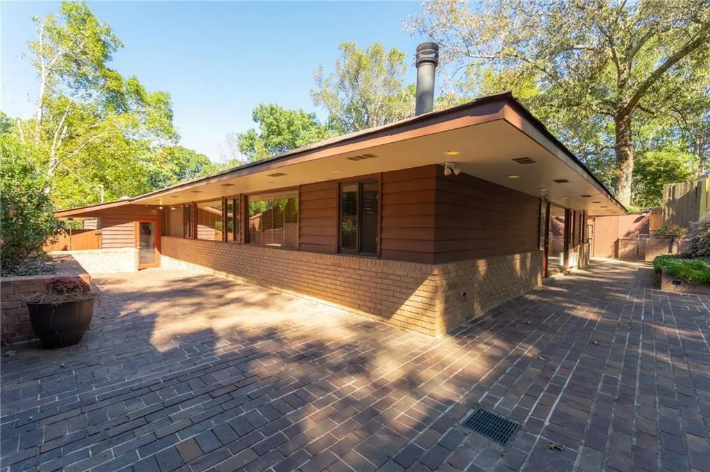 610 Bridgewater Drive, Sandy Springs, Georgia 30328, 3 Bedrooms Bedrooms, ,3 BathroomsBathrooms,Residential,Sold,610 Bridgewater Drive,6961271