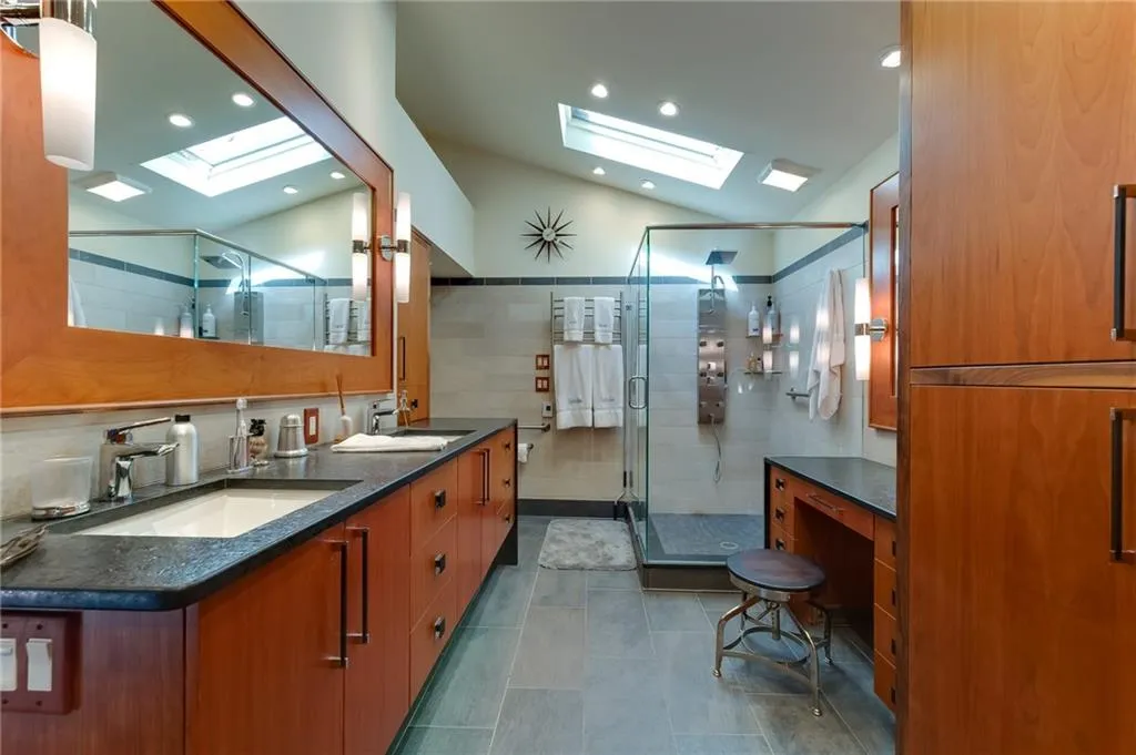 610 Bridgewater Drive, Sandy Springs, Georgia 30328, 3 Bedrooms Bedrooms, ,3 BathroomsBathrooms,Residential,Sold,610 Bridgewater Drive,6961271