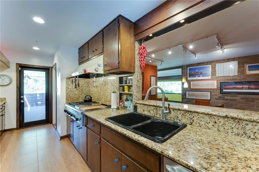 610 Bridgewater Drive, Sandy Springs, Georgia 30328, 3 Bedrooms Bedrooms, ,3 BathroomsBathrooms,Residential,Sold,610 Bridgewater Drive,6961271