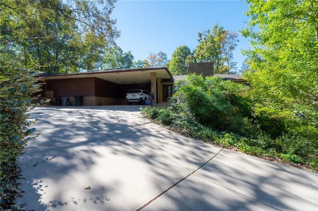 610 Bridgewater Drive, Sandy Springs, Georgia 30328, 3 Bedrooms Bedrooms, ,3 BathroomsBathrooms,Residential,Sold,610 Bridgewater Drive,6961271