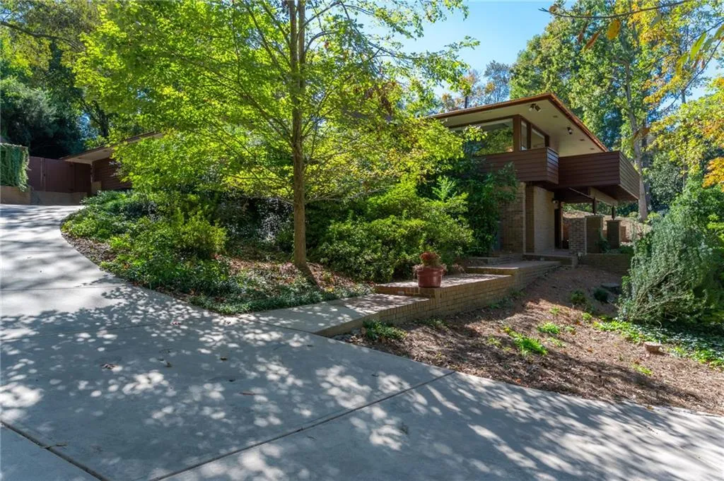 610 Bridgewater Drive, Sandy Springs, Georgia 30328, 3 Bedrooms Bedrooms, ,3 BathroomsBathrooms,Residential,Sold,610 Bridgewater Drive,6961271