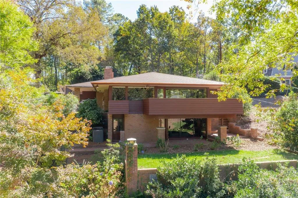 610 Bridgewater Drive, Sandy Springs, Georgia 30328, 3 Bedrooms Bedrooms, ,3 BathroomsBathrooms,Residential,Sold,610 Bridgewater Drive,6961271