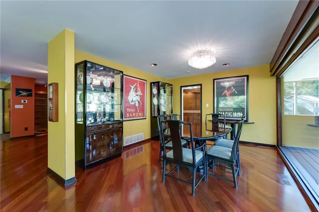 610 Bridgewater Drive, Sandy Springs, Georgia 30328, 3 Bedrooms Bedrooms, ,3 BathroomsBathrooms,Residential,Sold,610 Bridgewater Drive,6961271