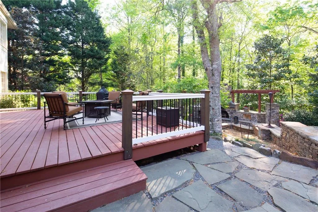 7725 Dunvegan Close, Sandy Springs, Georgia 30350, 5 Bedrooms Bedrooms, ,3 BathroomsBathrooms,Residential,Sold,7725 Dunvegan Close,6869872