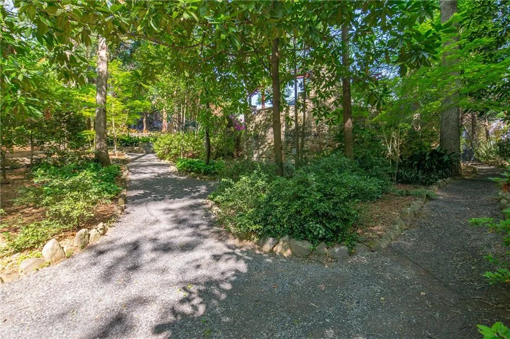 7725 Dunvegan Close, Sandy Springs, Georgia 30350, 5 Bedrooms Bedrooms, ,3 BathroomsBathrooms,Residential,Sold,7725 Dunvegan Close,6869872