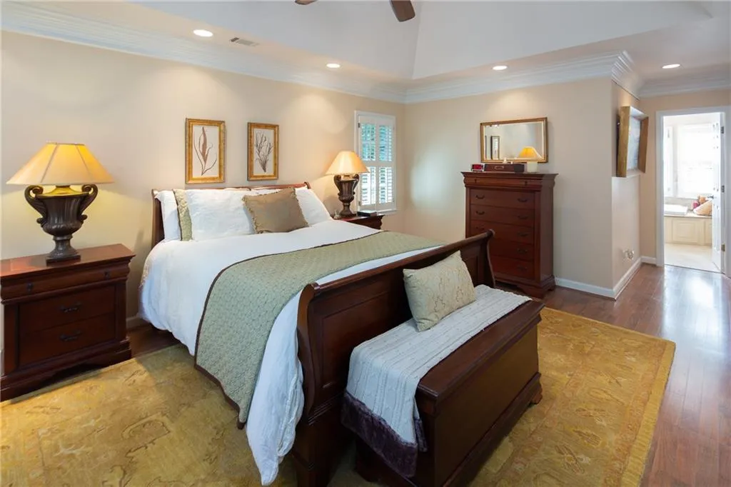 7725 Dunvegan Close, Sandy Springs, Georgia 30350, 5 Bedrooms Bedrooms, ,3 BathroomsBathrooms,Residential,Sold,7725 Dunvegan Close,6869872