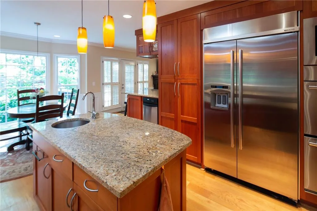 7725 Dunvegan Close, Sandy Springs, Georgia 30350, 5 Bedrooms Bedrooms, ,3 BathroomsBathrooms,Residential,Sold,7725 Dunvegan Close,6869872