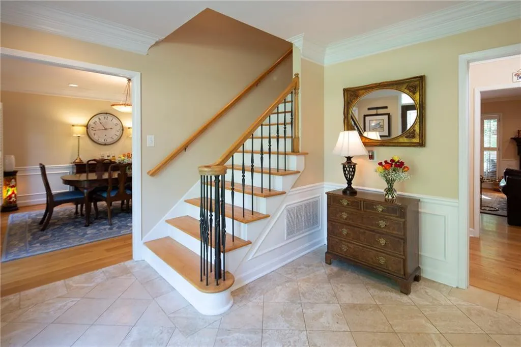 7725 Dunvegan Close, Sandy Springs, Georgia 30350, 5 Bedrooms Bedrooms, ,3 BathroomsBathrooms,Residential,Sold,7725 Dunvegan Close,6869872