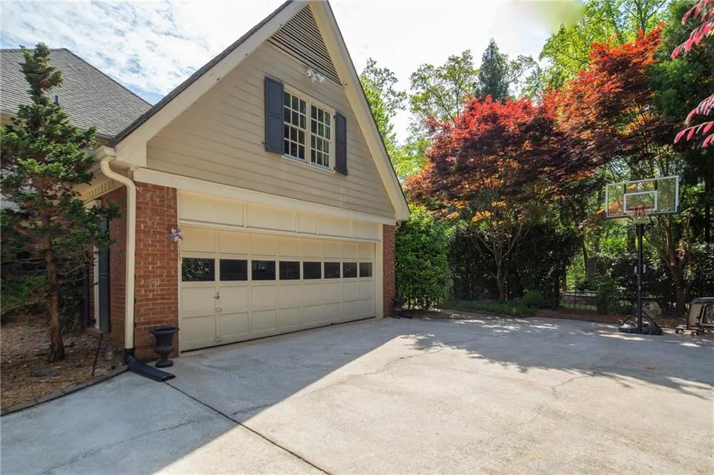 7725 Dunvegan Close, Sandy Springs, Georgia 30350, 5 Bedrooms Bedrooms, ,3 BathroomsBathrooms,Residential,Sold,7725 Dunvegan Close,6869872