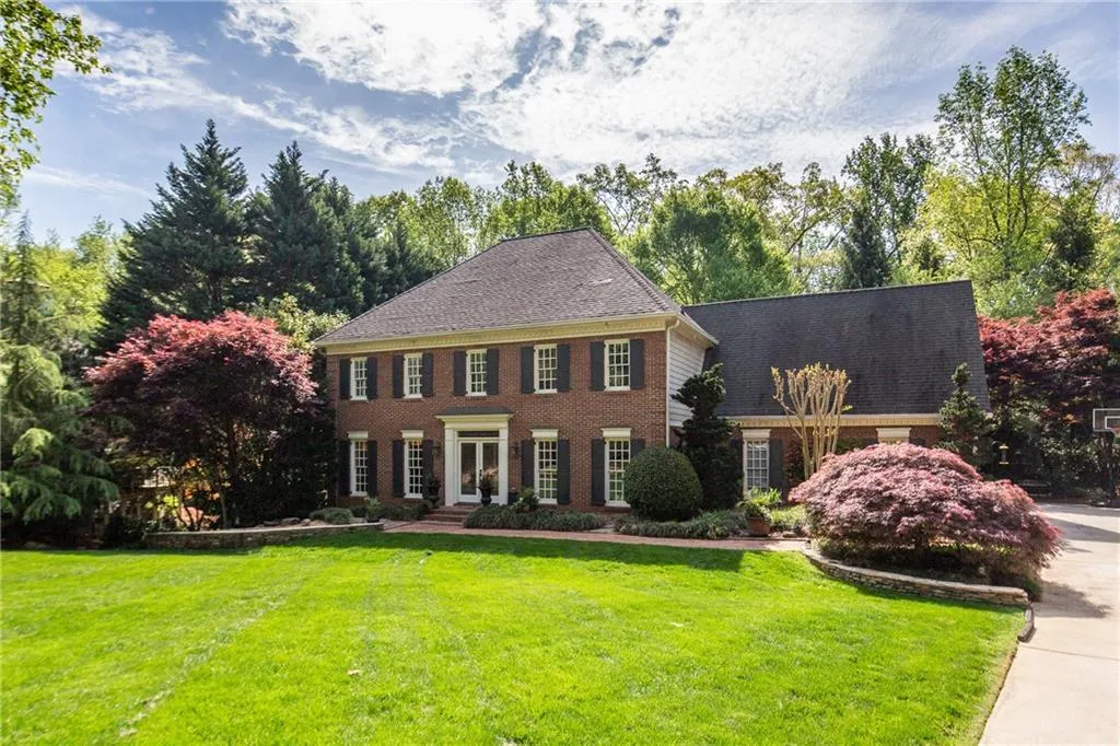 7725 Dunvegan Close, Sandy Springs, Georgia 30350, 5 Bedrooms Bedrooms, ,3 BathroomsBathrooms,Residential,Sold,7725 Dunvegan Close,6869872