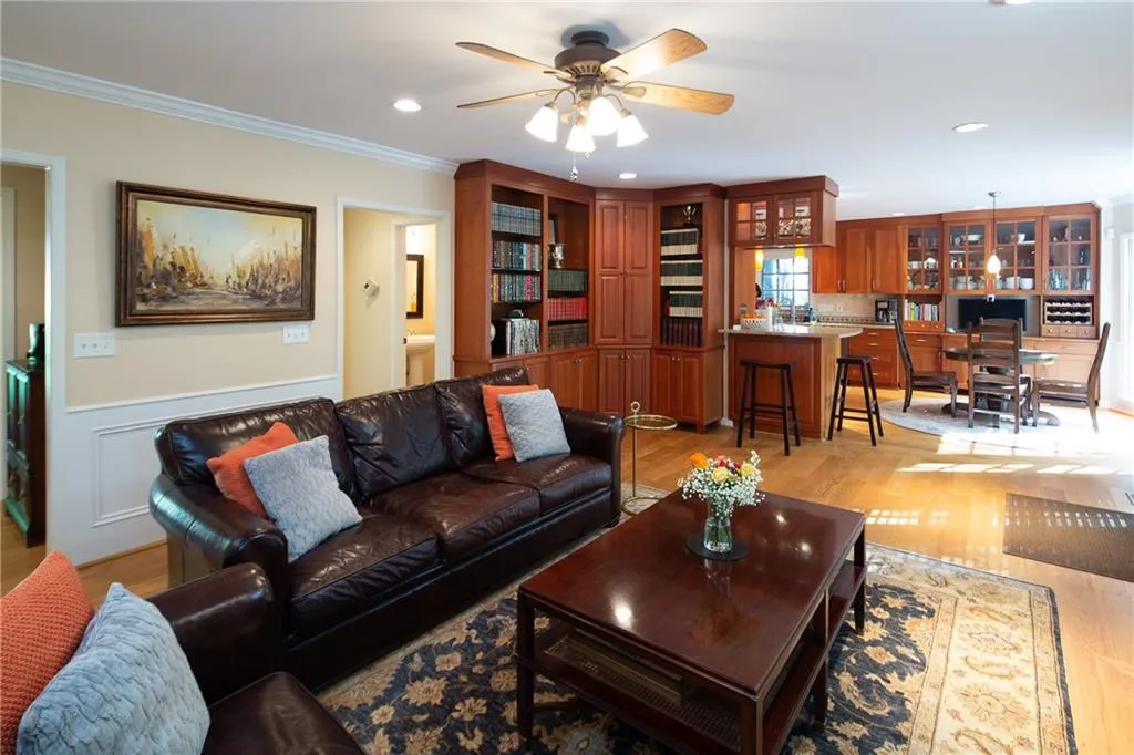 7725 Dunvegan Close, Sandy Springs, Georgia 30350, 5 Bedrooms Bedrooms, ,3 BathroomsBathrooms,Residential,Sold,7725 Dunvegan Close,6869872