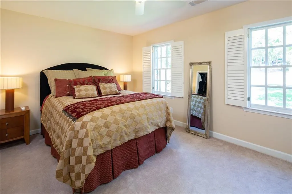 7725 Dunvegan Close, Sandy Springs, Georgia 30350, 5 Bedrooms Bedrooms, ,3 BathroomsBathrooms,Residential,Sold,7725 Dunvegan Close,6869872