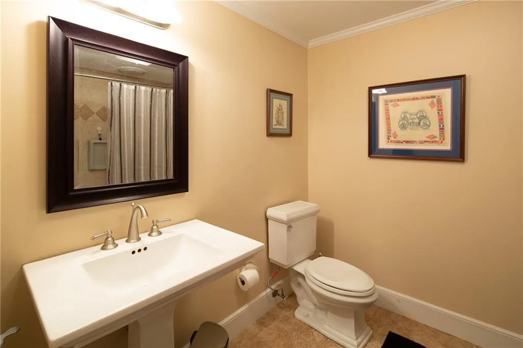 7725 Dunvegan Close, Sandy Springs, Georgia 30350, 5 Bedrooms Bedrooms, ,3 BathroomsBathrooms,Residential,Sold,7725 Dunvegan Close,6869872