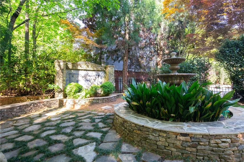 7725 Dunvegan Close, Sandy Springs, Georgia 30350, 5 Bedrooms Bedrooms, ,3 BathroomsBathrooms,Residential,Sold,7725 Dunvegan Close,6869872