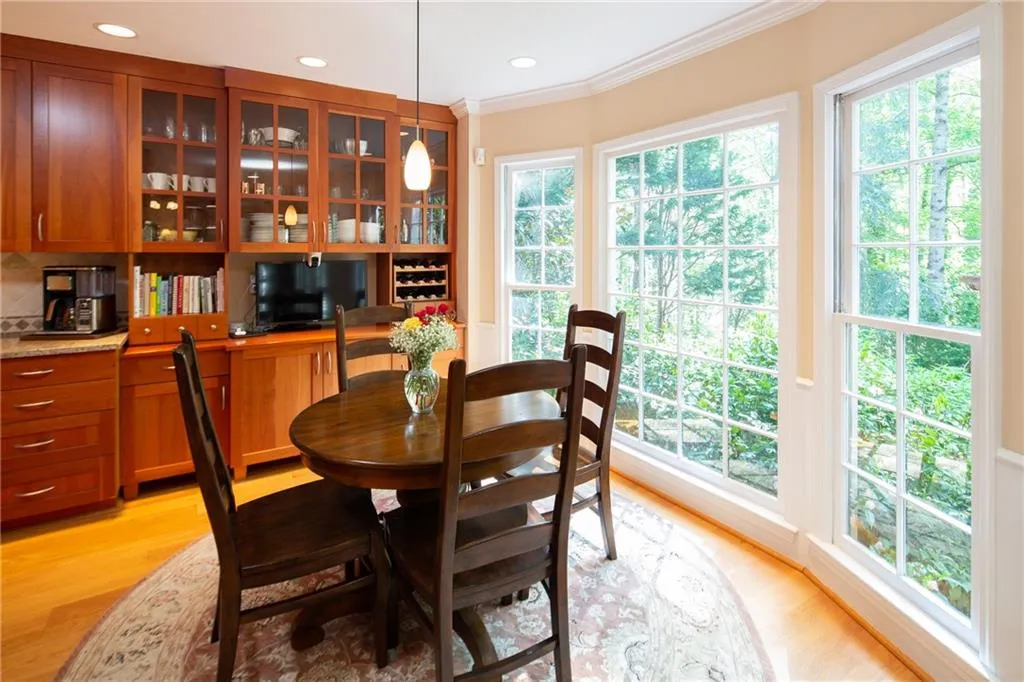 7725 Dunvegan Close, Sandy Springs, Georgia 30350, 5 Bedrooms Bedrooms, ,3 BathroomsBathrooms,Residential,Sold,7725 Dunvegan Close,6869872