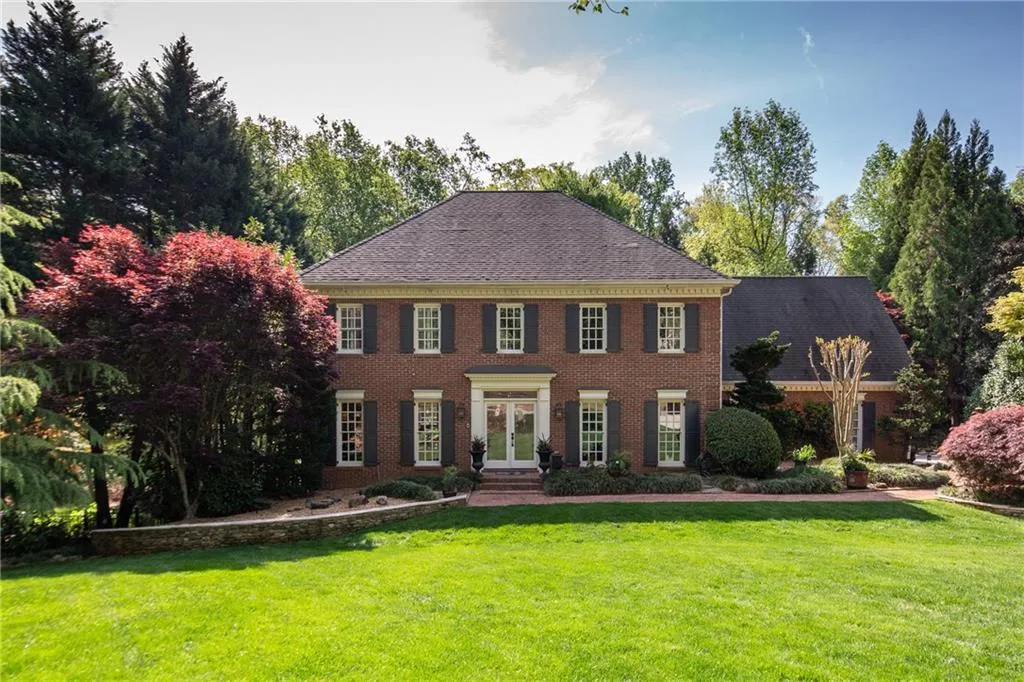 7725 Dunvegan Close, Sandy Springs, Georgia 30350, 5 Bedrooms Bedrooms, ,3 BathroomsBathrooms,Residential,Sold,7725 Dunvegan Close,6869872