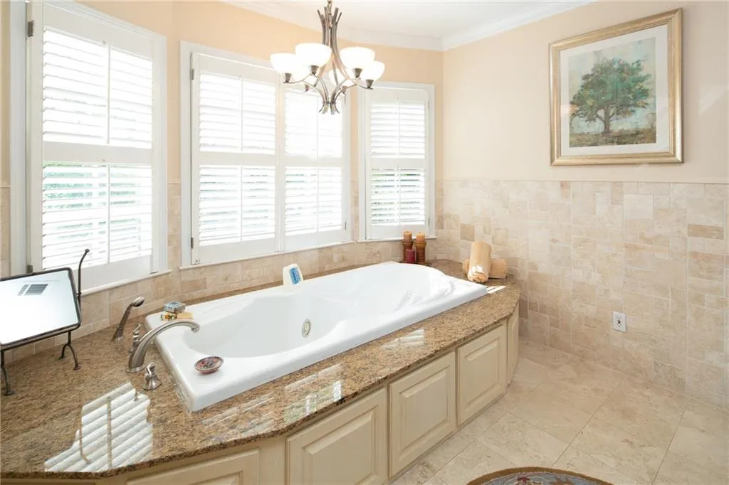 7725 Dunvegan Close, Sandy Springs, Georgia 30350, 5 Bedrooms Bedrooms, ,3 BathroomsBathrooms,Residential,Sold,7725 Dunvegan Close,6869872