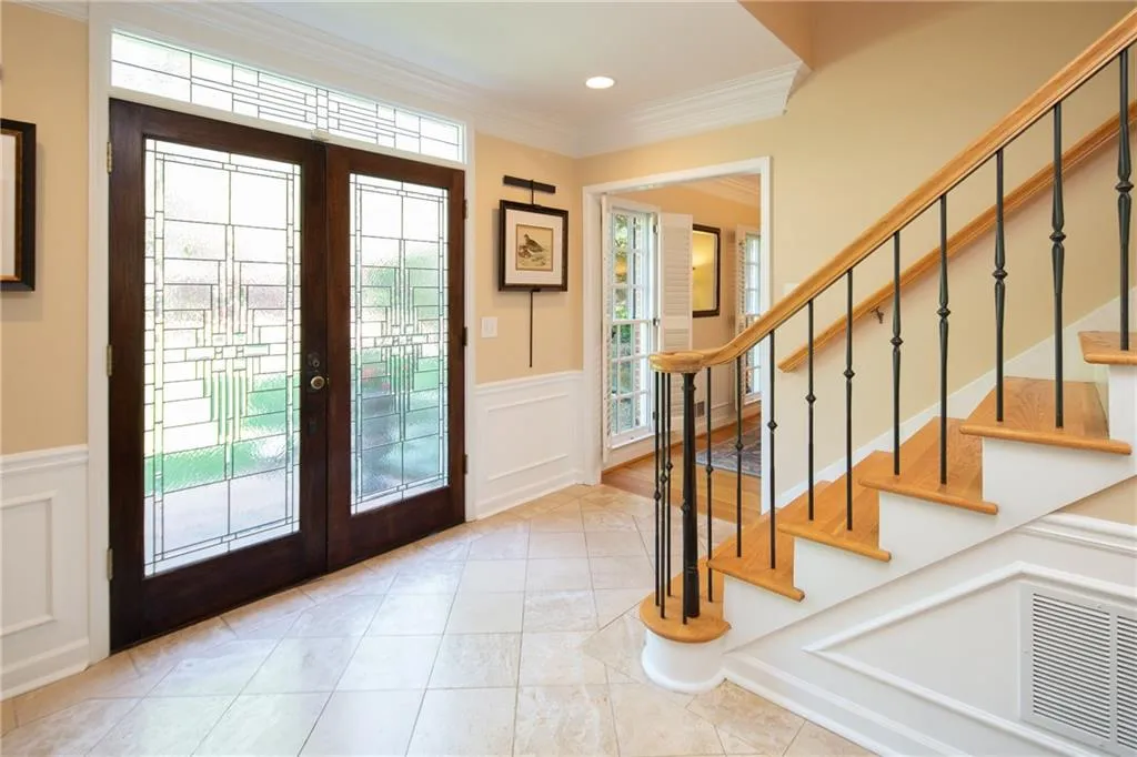 7725 Dunvegan Close, Sandy Springs, Georgia 30350, 5 Bedrooms Bedrooms, ,3 BathroomsBathrooms,Residential,Sold,7725 Dunvegan Close,6869872