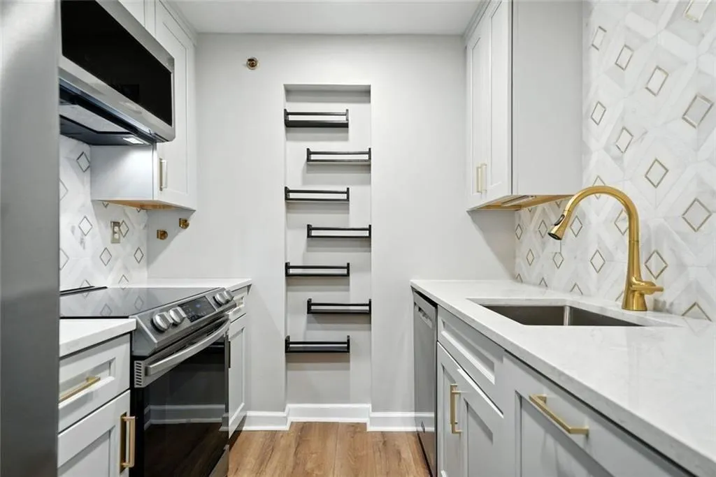 3201 Lenox Road Ne Unit 23, Atlanta, Georgia 30324, 2 Bedrooms Bedrooms, ,2 BathroomsBathrooms,Residential,For Sale,3201 Lenox Road Ne Unit 23,7645571
