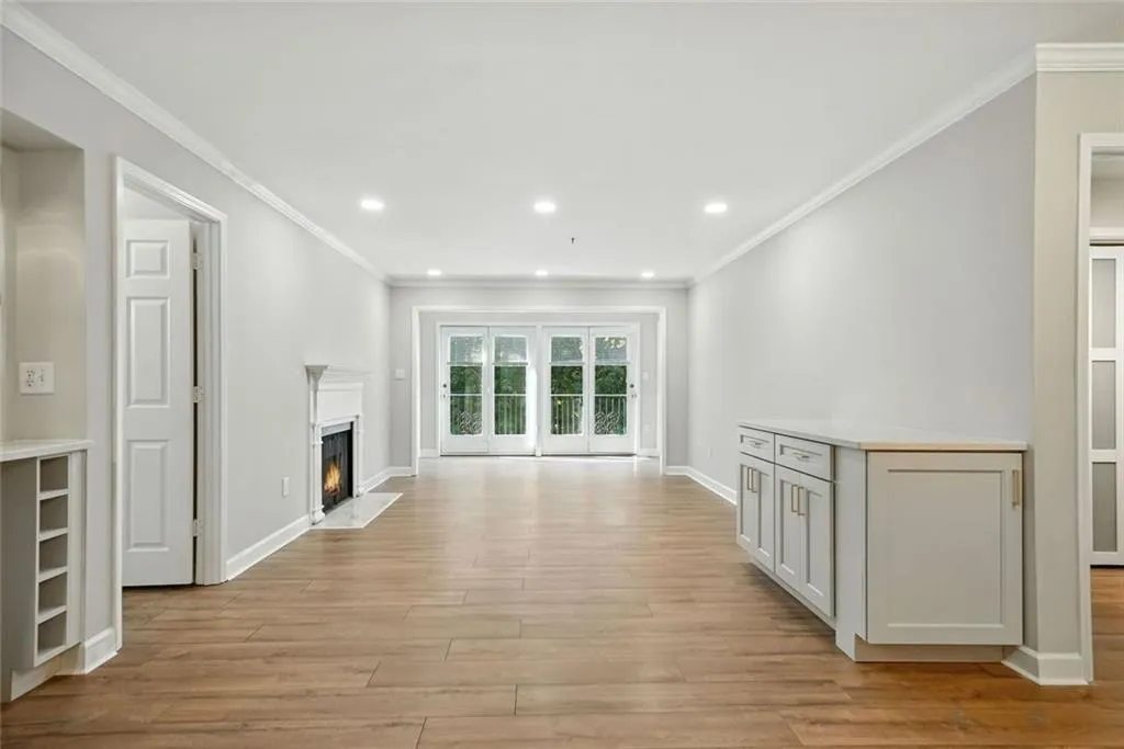 3201 Lenox Road Ne Unit 23, Atlanta, Georgia 30324, 2 Bedrooms Bedrooms, ,2 BathroomsBathrooms,Residential,For Sale,3201 Lenox Road Ne Unit 23,7645571