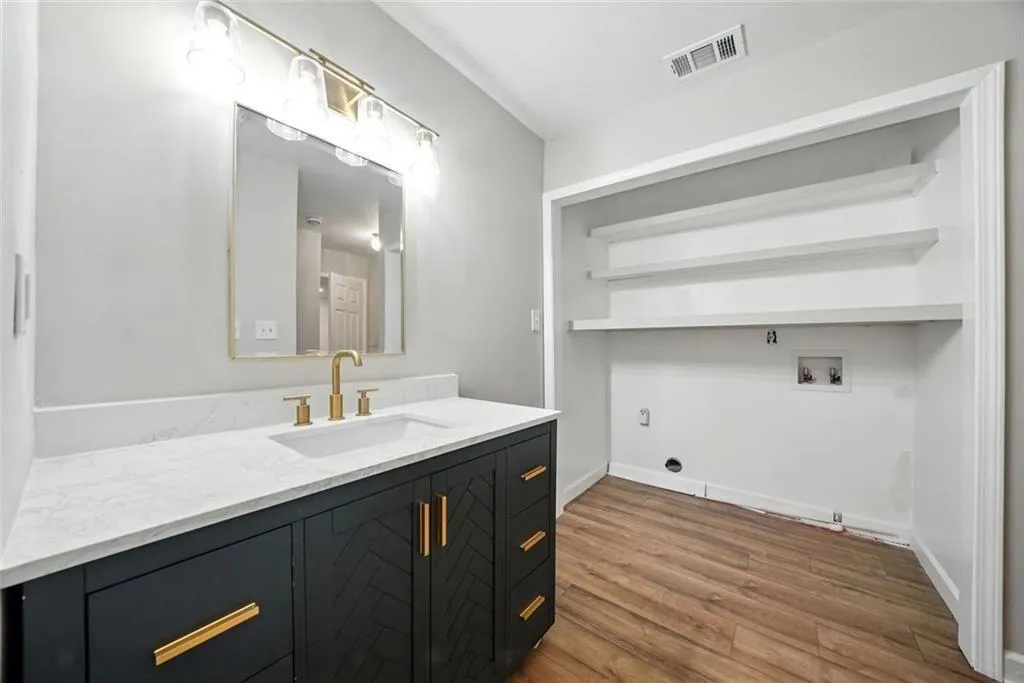 3201 Lenox Road Ne Unit 23, Atlanta, Georgia 30324, 2 Bedrooms Bedrooms, ,2 BathroomsBathrooms,Residential,For Sale,3201 Lenox Road Ne Unit 23,7645571
