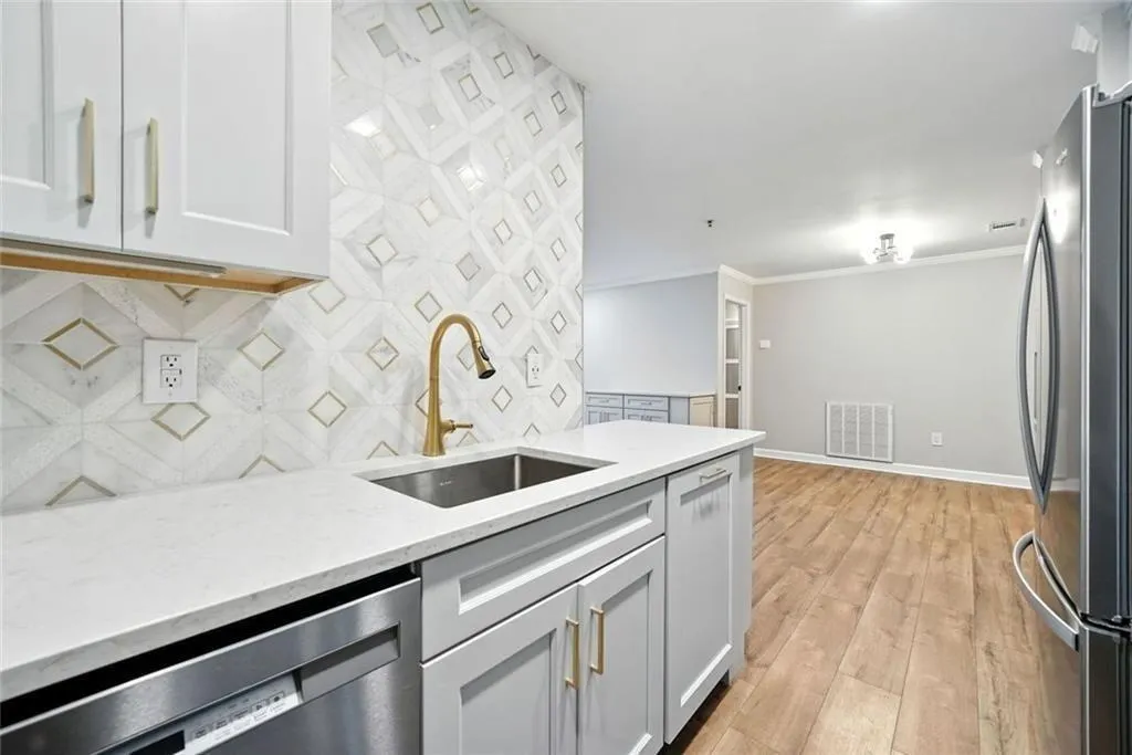 3201 Lenox Road Ne Unit 23, Atlanta, Georgia 30324, 2 Bedrooms Bedrooms, ,2 BathroomsBathrooms,Residential,For Sale,3201 Lenox Road Ne Unit 23,7645571