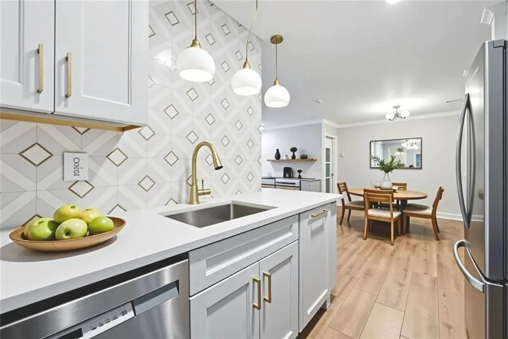 3201 Lenox Road Ne Unit 23, Atlanta, Georgia 30324, 2 Bedrooms Bedrooms, ,2 BathroomsBathrooms,Residential,For Sale,3201 Lenox Road Ne Unit 23,7645571