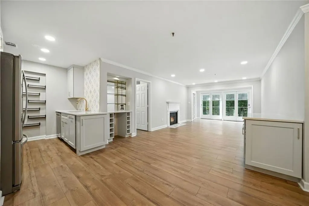 3201 Lenox Road Ne Unit 23, Atlanta, Georgia 30324, 2 Bedrooms Bedrooms, ,2 BathroomsBathrooms,Residential,For Sale,3201 Lenox Road Ne Unit 23,7645571