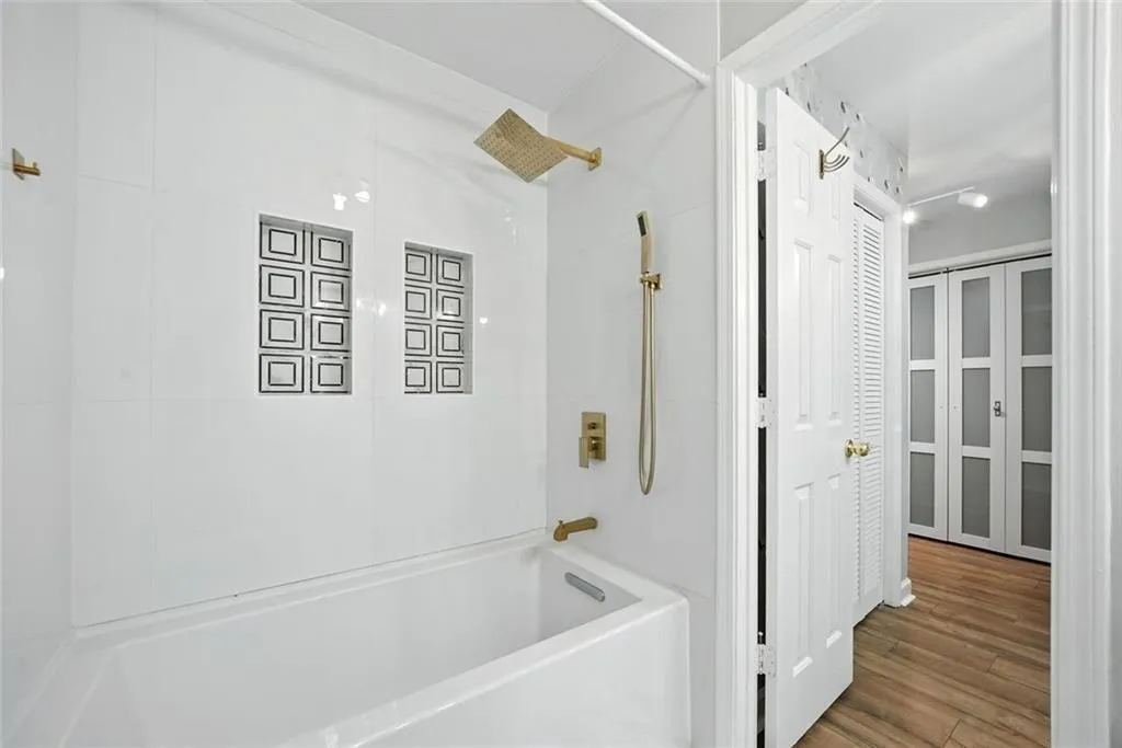 3201 Lenox Road Ne Unit 23, Atlanta, Georgia 30324, 2 Bedrooms Bedrooms, ,2 BathroomsBathrooms,Residential,For Sale,3201 Lenox Road Ne Unit 23,7645571
