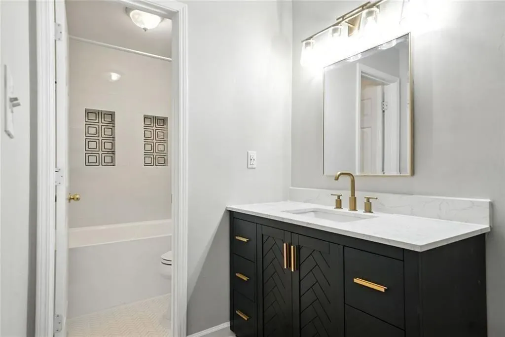 3201 Lenox Road Ne Unit 23, Atlanta, Georgia 30324, 2 Bedrooms Bedrooms, ,2 BathroomsBathrooms,Residential,For Sale,3201 Lenox Road Ne Unit 23,7645571 3201 Lenox Road Ne Unit 23, Atlanta, Georgia 30324, 2 Bedrooms Bedrooms, ,2 BathroomsBathrooms,Residential,For Sale,3201 Lenox Road Ne Unit 23,7645571