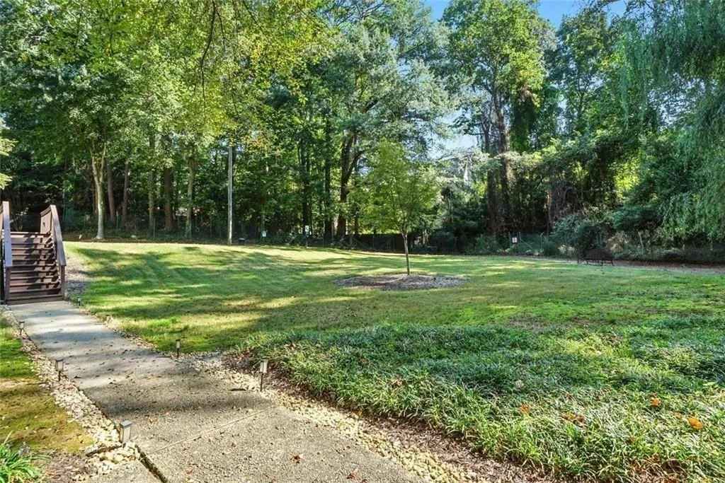 3201 Lenox Road Ne Unit 23, Atlanta, Georgia 30324, 2 Bedrooms Bedrooms, ,2 BathroomsBathrooms,Residential,For Sale,3201 Lenox Road Ne Unit 23,7645571