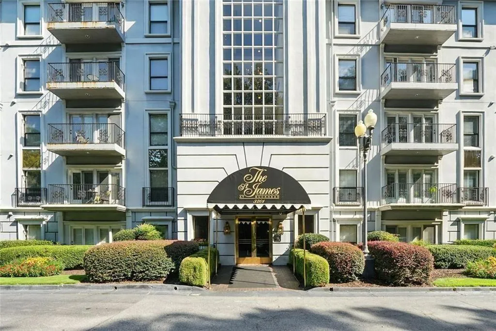 3201 Lenox Road Ne Unit 23, Atlanta, Georgia 30324, 2 Bedrooms Bedrooms, ,2 BathroomsBathrooms,Residential,For Sale,3201 Lenox Road Ne Unit 23,7645571