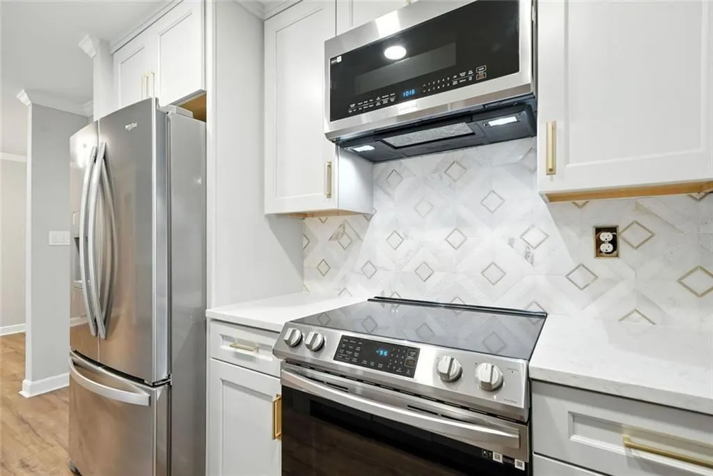 3201 Lenox Road Ne Unit 23, Atlanta, Georgia 30324, 2 Bedrooms Bedrooms, ,2 BathroomsBathrooms,Residential,For Sale,3201 Lenox Road Ne Unit 23,7645571