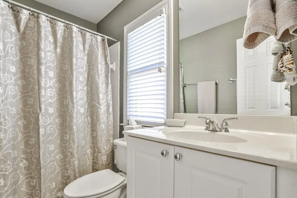 6395 Glen Oaks Lane, Sandy Springs, Georgia 30328, 4 Bedrooms Bedrooms, ,3 BathroomsBathrooms,Residential,Sold,6395 Glen Oaks Lane,7003871