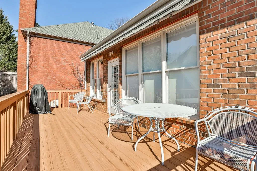 6395 Glen Oaks Lane, Sandy Springs, Georgia 30328, 4 Bedrooms Bedrooms, ,3 BathroomsBathrooms,Residential,Sold,6395 Glen Oaks Lane,7003871