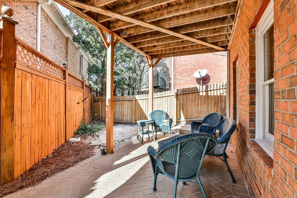 6395 Glen Oaks Lane, Sandy Springs, Georgia 30328, 4 Bedrooms Bedrooms, ,3 BathroomsBathrooms,Residential,Sold,6395 Glen Oaks Lane,7003871