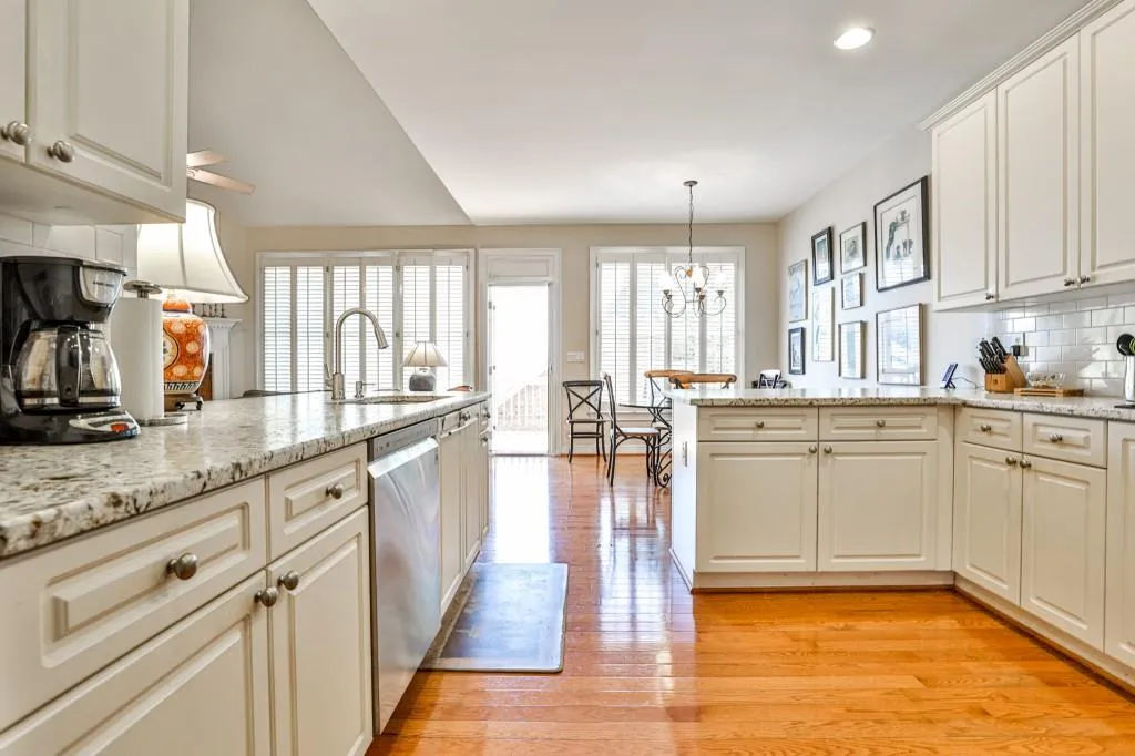 6395 Glen Oaks Lane, Sandy Springs, Georgia 30328, 4 Bedrooms Bedrooms, ,3 BathroomsBathrooms,Residential,Sold,6395 Glen Oaks Lane,7003871