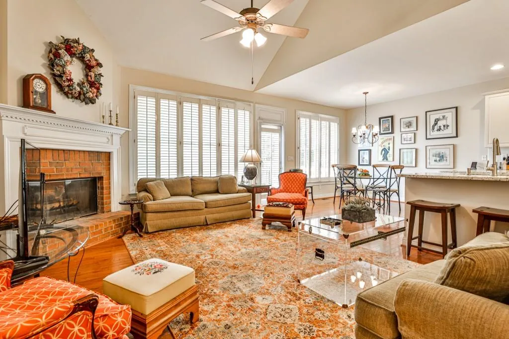 6395 Glen Oaks Lane, Sandy Springs, Georgia 30328, 4 Bedrooms Bedrooms, ,3 BathroomsBathrooms,Residential,Sold,6395 Glen Oaks Lane,7003871