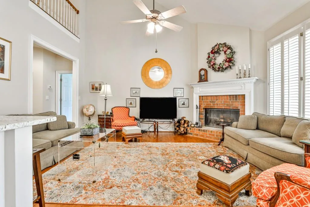 6395 Glen Oaks Lane, Sandy Springs, Georgia 30328, 4 Bedrooms Bedrooms, ,3 BathroomsBathrooms,Residential,Sold,6395 Glen Oaks Lane,7003871